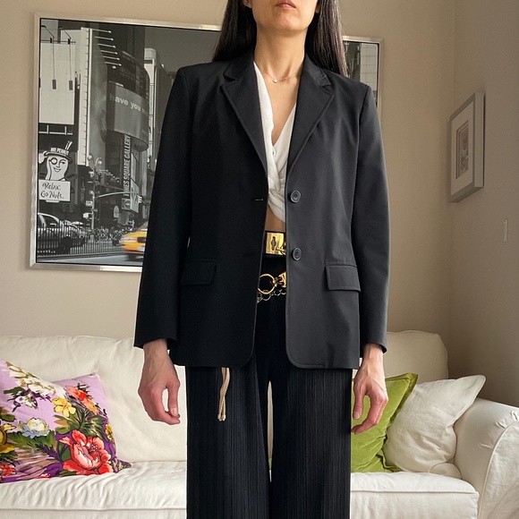 Weekend MaxMara black “swishy” fabric with stretch blazer - Picture 4 of 6
